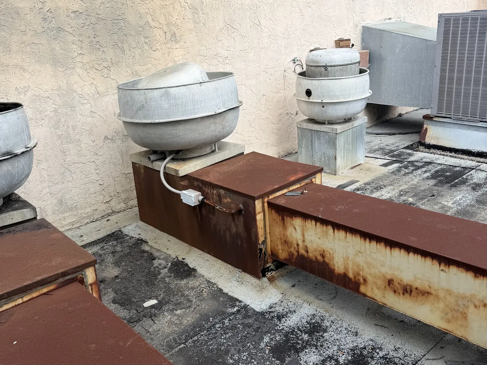 Rooftop air handling and make-up air units on a hospitality building
