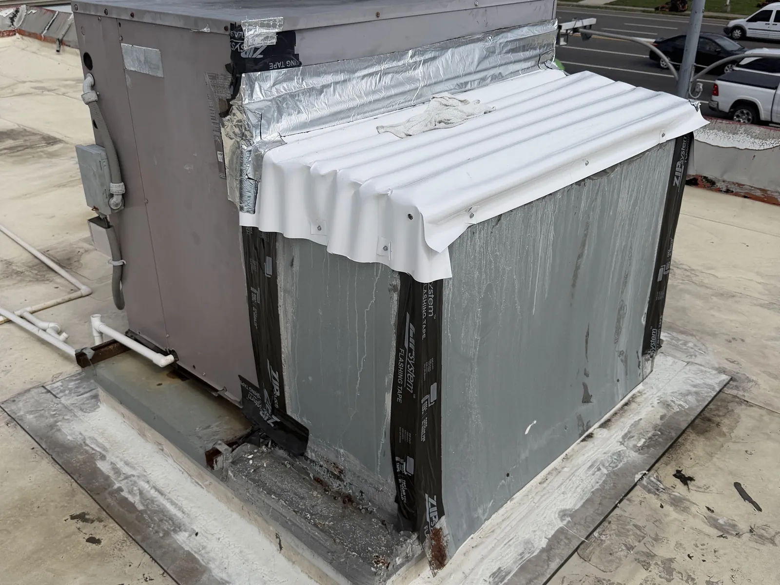 Package rooftop air conditioning units on a commercial building